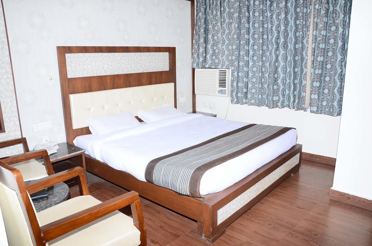 Hotel Opulence Pathānkot Zewnętrze zdjęcie