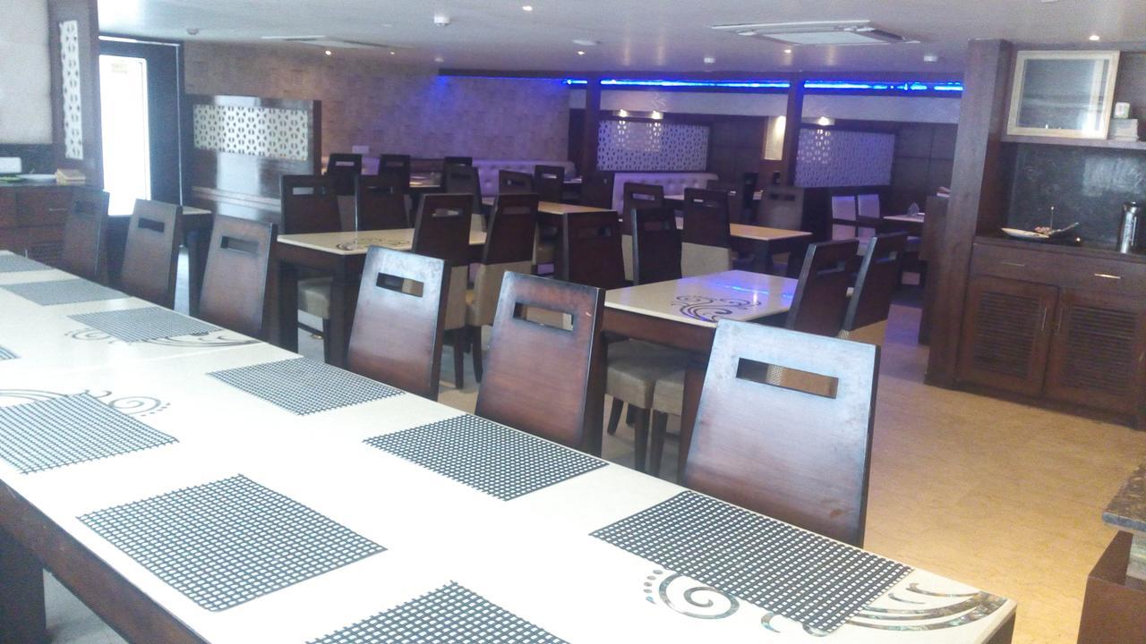 Hotel Opulence Pathānkot Zewnętrze zdjęcie