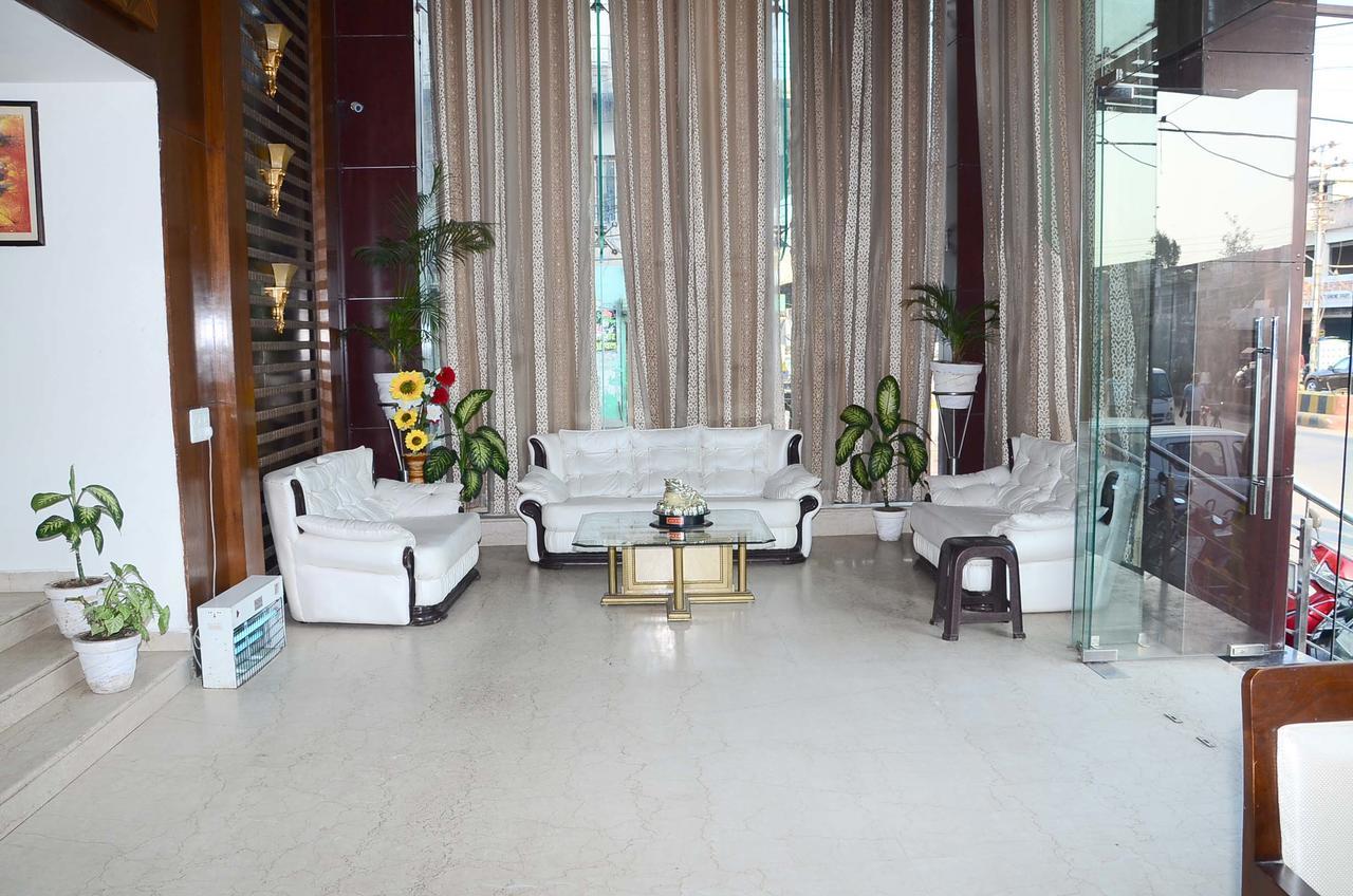 Hotel Opulence Pathānkot Zewnętrze zdjęcie